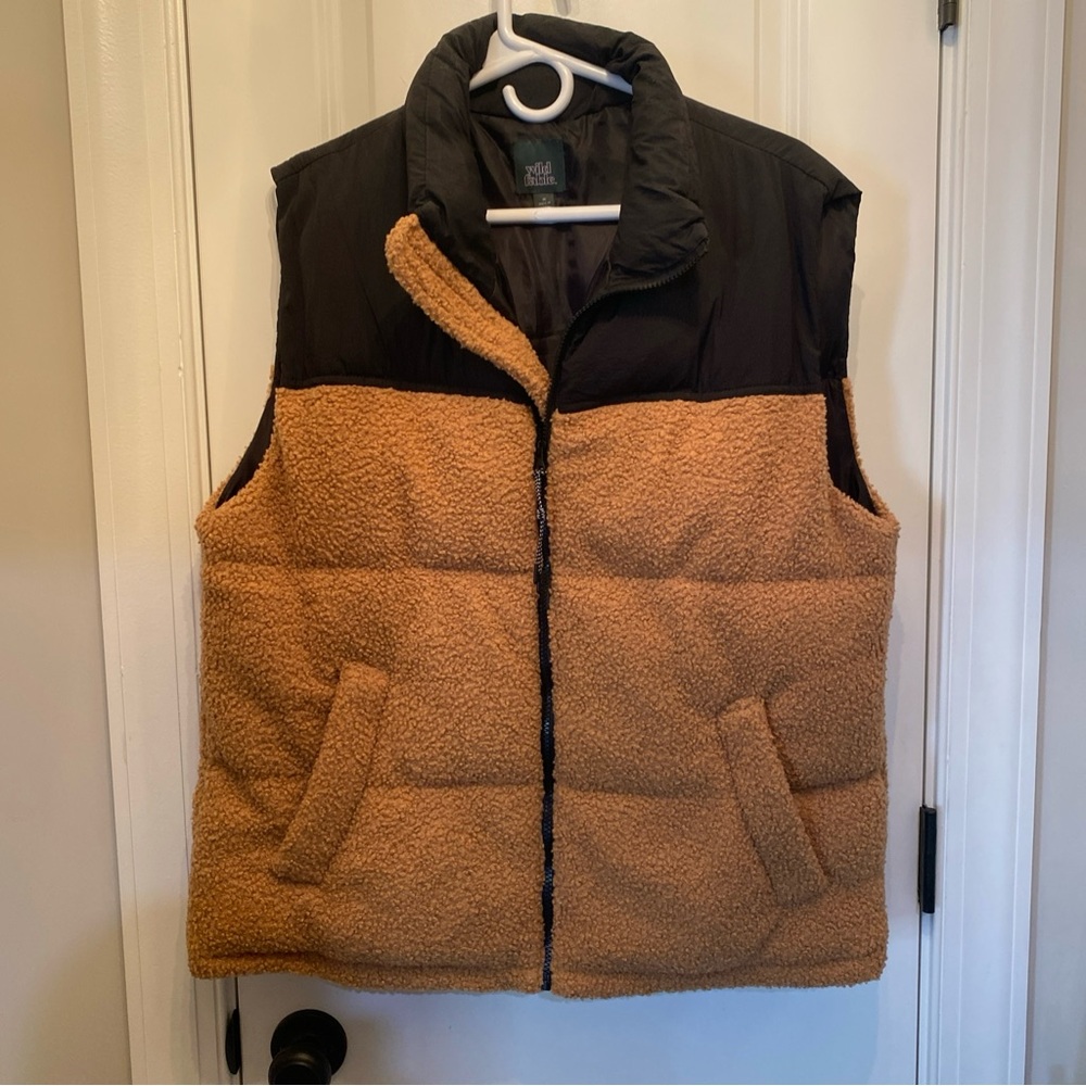 EUC wild fable oversized Medium black and teddy soft textured vest